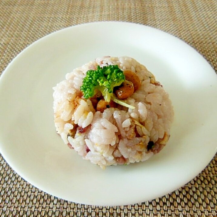 雑穀ごはんとおかか納豆のおにぎり♪